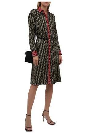 Женское шелковое платье VERSACE хаки цвета по цене 171500 руб., арт. 1002617/1A01805 | Фото 2 Женское шелковое платье VERSACE хаки цвета, арт. 1002617/1A01805 | Фото 2 (Материал внешний: Шелк; Стили: Гламурный; Случай: Повседневный; Рукава: Длинные; Длина Ж (юбки, платья, шорты): До колена)
