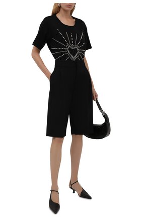 Женская хлопковая футболка REDVALENTINO черного цвета по цене 21600 руб., арт. WR0MG12K/683 | Фото 2 Женская хлопковая футболка REDVALENTINO черного цвета, арт. WR0MG12K/683 | Фото 2 (Рукава: Короткие; Длина (для топов): Стандартные; Материал внешний: Хлопок; Стили: Спорт-шик; Принт: С принтом; Женское Кросс-КТ: Футболка-одежда)