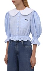 Женская хлопковая блузка MIU MIU голубого цвета, арт. MK1540-318-F0012 | Фото 3 (Принт: Клетка; Материал внешний: Хлопок; Длина (для топов): Укороченные; Рукава: 3/4; Стили: Романтичный; Женское Кросс-КТ: Блуза-одежда)