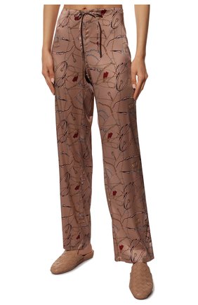 Женская шелковая пижама LISE CHARMEL темно-бежевого цвета, арт. ALH3409-ALH0009 | Фото 5 (Материал внешний: Шелк; Рукава: Длинные; Длина Ж (юбки, платья, шорты): Мини; Длина (брюки, джинсы): Стандартные; Длина (для топов): Стандартные)