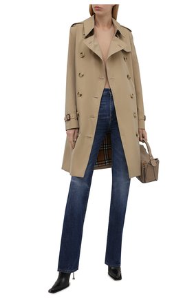 Женский хлопковый тренч kensington BURBERRY бежевого цвета по цене 175000 руб., арт. 8045774 | Фото 2 Женский хлопковый тренч kensington BURBERRY бежевого цвета, арт. 8045774 | Фото 2 (Рукава: Длинные; Длина (верхняя одежда): До колена; Материал внешний: Хлопок; Материал подклада: Хлопок; Стили: Кэжуэл)