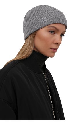 Женская кашемировая шапка GIORGIO ARMANI светло-серого цвета по цене 27950 руб., арт. 797258/1A512 | Фото 2 Женская кашемировая шапка GIORGIO ARMANI светло-серого цвета, арт. 797258/1A512 | Фото 2 (Материал: Кашемир, Шерсть)
