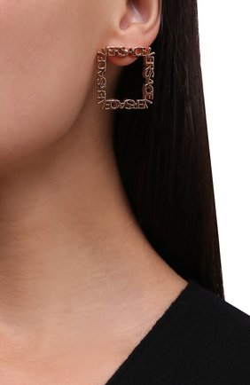 Женские серьги VERSACE золотого цвета по цене 40950 руб., арт. 1002272/1A00620 | Фото 2 Женские серьги VERSACE золотого цвета, арт. 1002272/1A00620 | Фото 2 (Материал: Металл)