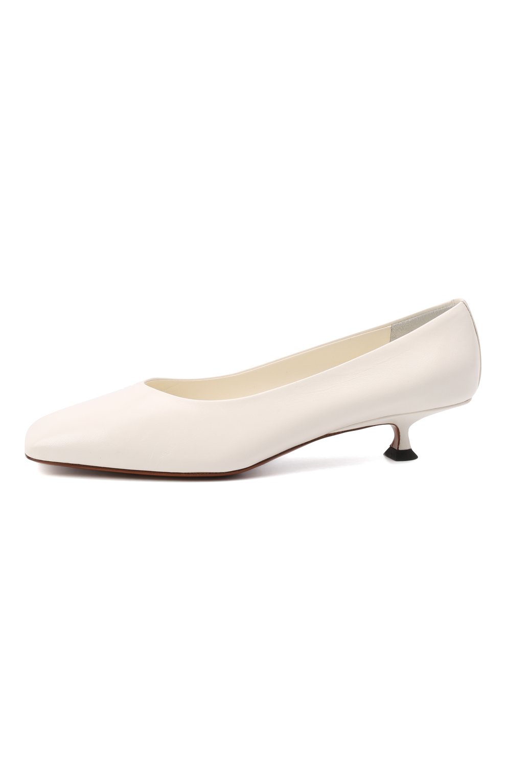 Женские кожаные туфли THE ROW молочного цвета, арт. F1223-L35 | Фото 3 (Материал внешний: Кожа; Каблук высота: Низкий; Материал внутренний: Натуральная кожа; Подошва: Плоская; Каблук тип: Kitten heel)