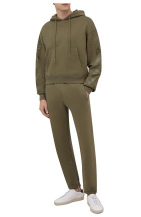 Мужские хлопковые джоггеры OFF-WHITE хаки цвета по цене 53550 руб., арт. 0MCH042F21FLE002 | Фото 2 Мужские хлопковые джоггеры OFF-WHITE хаки цвета, арт. 0MCH042F21FLE002 | Фото 2 (Материал внешний: Хлопок; Силуэт М (брюки): Джоггеры; Стили: Спорт-шик; Длина (брюки, джинсы): Стандартные)