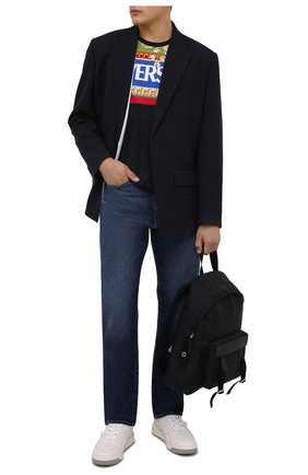 Мужская хлопковая футболка VERSACE темно-синего цвета по цене 57100 руб., арт. 1001422/1A01053 | Фото 2 Мужская хлопковая футболка VERSACE темно-синего цвета, арт. 1001422/1A01053 | Фото 2 (Длина (для топов): Стандартные; Рукава: Короткие; Материал внешний: Хлопок; Принт: С принтом; Стили: Кэжуэл)