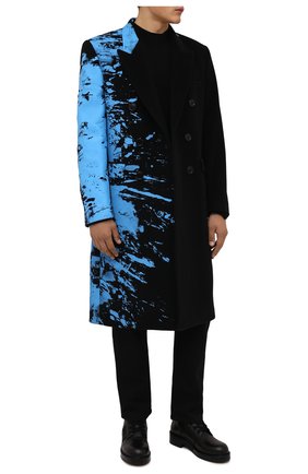 Мужской пальто из шерсти и кашемира VETEMENTS черного цвета по цене 312500 руб., арт. UA52C0440N 1203/M | Фото 2 Мужской пальто из шерсти и кашемира VETEMENTS черного цвета, арт. UA52C0440N 1203/M | Фото 2 (Рукава: Длинные; Материал внешний: Шерсть; Материал подклада: Вискоза; Длина (верхняя одежда): До колена; Мужское Кросс-КТ: пальто-верхняя одежда; Стили: Минимализм)