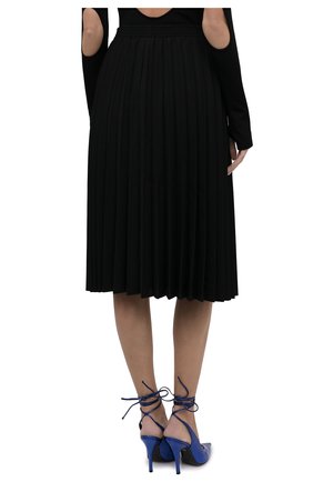 Женская плиссированная юбка VETEMENTS черного цвета, арт. WA52SK200B 1314/BLACK | Фото 4 (Материал внешний: Шерсть, Синтетический материал; Женское Кросс-КТ: юбка-плиссе, Юбка-одежда; Длина Ж (юбки, платья, шорты): Миди; Стили: Кэжуэл)
