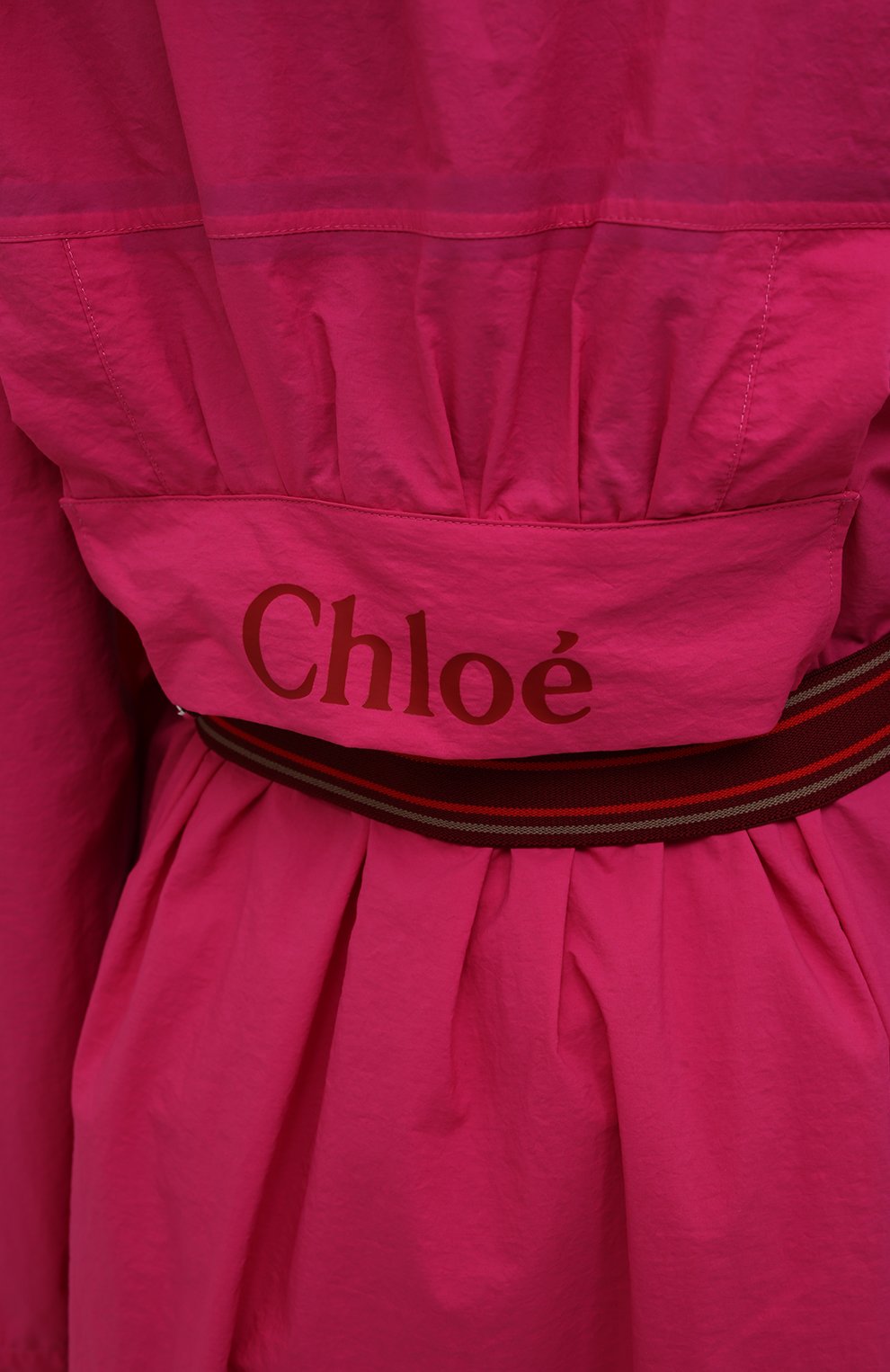 Женский плащ CHLOÉ розового цвета по цене 230500 руб., арт. CHC21AMA05010 | Фото 6 Женский плащ CHLOÉ розового цвета, арт. CHC21AMA05010 | Фото 6 (Рукава: Длинные; Материал внешний: Синтетический материал; Стили: Спорт-шик; Длина (верхняя одежда): Длинные; Кросс-КТ: дождевики)