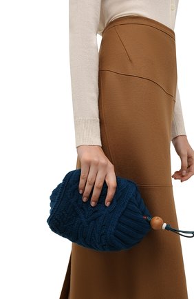Женский клатч puffy LORO PIANA синего цвета по цене 158000 руб., арт. FAL9602 | Фото 2 Женский клатч puffy LORO PIANA синего цвета, арт. FAL9602 | Фото 2 (Размер: mini; Ремень/цепочка: На ремешке; Материал: Текстиль; Женское Кросс-КТ: Клатч-клатчи; Ошибки технического описания: Нет ширины)