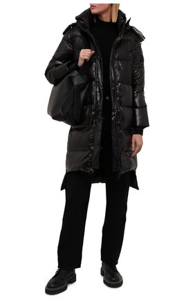 Женский пуховик REDVALENTINO черного цвета по цене 104500 руб., арт. WR0CP00G/668 | Фото 2 Женский пуховик REDVALENTINO черного цвета, арт. WR0CP00G/668 | Фото 2 (Материал подклада: Синтетический материал; Рукава: Длинные; Материал утеплителя: Пух и перо; Материал внешний: Синтетический материал; Длина (верхняя одежда): До колена; Стили: Гламурный; Кросс-КТ: Пуховик)