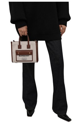 Женский сумка-тоут new BURBERRY светло-коричневого цвета по цене 83900 руб., арт. 8044143 | Фото 2 Женский сумка-тоут new BURBERRY светло-коричневого цвета, арт. 8044143 | Фото 2 (Размер: small; Ремень/цепочка: На ремешке; Материал: Текстиль; Сумки-технические: Сумки-шопперы)