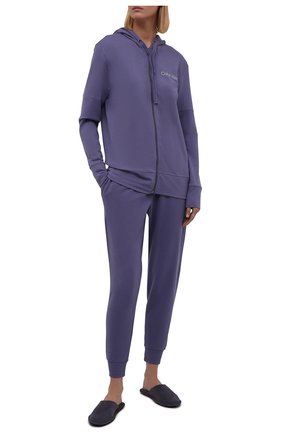 Женские джоггеры CALVIN KLEIN сиреневого цвета по цене 7570 руб., арт. QS6757E | Фото 2 Женские джоггеры CALVIN KLEIN сиреневого цвета, арт. QS6757E | Фото 2 (Материал внешний: Синтетический материал, Хлопок; Длина (брюки, джинсы): Стандартные; Женское Кросс-КТ: Брюки-белье)