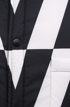 Мужская пуховая куртка VALENTINO черно-белого цвета, арт. WV0CNA967WP | Фото 5 (Кросс-КТ: Куртка; Рукава: Длинные; Длина (верхняя одежда): До середины бедра; Материал внешний: Синтетический материал; Мужское Кросс-КТ: Куртка-верхняя одежда; Материал подклада: Синтетический материал; Стили: Минимализм; Материал утеплителя: Пух и перо)