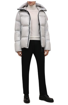 Мужская пуховая куртка crofton CANADA GOOSE светло-серого цвета по цене 95250 руб., арт. 2252M | Фото 2 Мужская пуховая куртка crofton CANADA GOOSE светло-серого цвета, арт. 2252M | Фото 2 (Материал подклада: Синтетический материал; Материал внешний: Синтетический материал; Материал утеплителя: Пух и перо; Кросс-КТ: Куртка; Мужское Кросс-КТ: пуховик-короткий; Длина (верхняя одежда): Короткие; Стили: Спорт-шик; Рукава: Длинные)