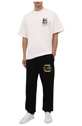 Мужские хлопковые джоггеры OFF-WHITE черного цвета по цене 37200 руб., арт. 0MCH029F21FLE005 | Фото 2 Мужские хлопковые джоггеры OFF-WHITE черного цвета, арт. 0MCH029F21FLE005 | Фото 2 (Длина (брюки, джинсы): Стандартные; Материал внешний: Хлопок; Силуэт М (брюки): Джоггеры; Мужское Кросс-КТ: Брюки-трикотаж; Стили: Спорт-шик)