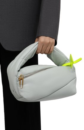Женская сумка pump pouch OFF-WHITE мятного цвета по цене 99500 руб., арт. 0WNP007F21LEA001 | Фото 2 Женская сумка pump pouch OFF-WHITE мятного цвета, арт. 0WNP007F21LEA001 | Фото 2 (Материал: Натуральная кожа; Размер: small; Сумки-технические: Сумки top-handle; Ремень/цепочка: На ремешке)