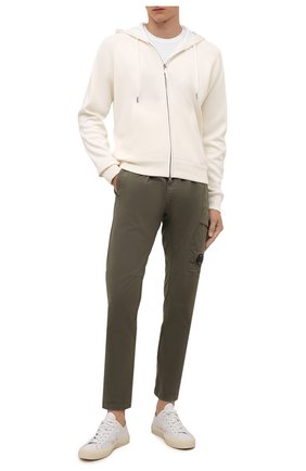 Мужские хлопковые брюки C.P. COMPANY хаки цвета, арт. 11CMPA193A-005529G | Фото 2 (Материал внешний: Хлопок; Стили: Милитари; Случай: Повседневный; Длина (брюки, джинсы): Стандартные)