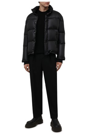 Мужская пуховая куртка SAINT LAURENT черного цвета по цене 162000 руб., арт. 671966/Y744T | Фото 2 Мужская пуховая куртка SAINT LAURENT черного цвета, арт. 671966/Y744T | Фото 2 (Рукава: Длинные; Материал подклада: Синтетический материал; Материал внешний: Синтетический материал; Материал утеплителя: Пух и перо; Длина (верхняя одежда): Короткие; Кросс-КТ: Куртка; Мужское Кросс-КТ: пуховик-короткий)