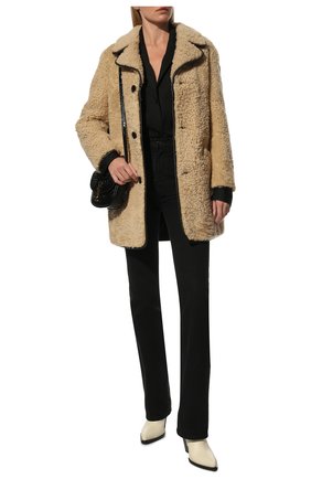 Женская шуба из овчины SAINT LAURENT бежевого цвета по цене 526500 руб., арт. 664277/Y7YE2 | Фото 2 Женская шуба из овчины SAINT LAURENT бежевого цвета, арт. 664277/Y7YE2 | Фото 2 (Материал подклада: Купро; Материал внешний: Натуральный мех; Рукава: Длинные; Длина (верхняя одежда): До середины бедра; Женское Кросс-КТ: Мех; Стили: Кэжуэл)