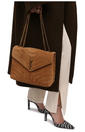 Женская сумка monogram loulou medium SAINT LAURENT светло-коричневого цвета по цене 173500 руб., арт. 574946/1U8C7 | Фото 2 Женская сумка monogram loulou medium SAINT LAURENT светло-коричневого цвета, арт. 574946/1U8C7 | Фото 2 (Материал: Натуральная кожа; Размер: medium; Сумки-технические: Сумки через плечо)
