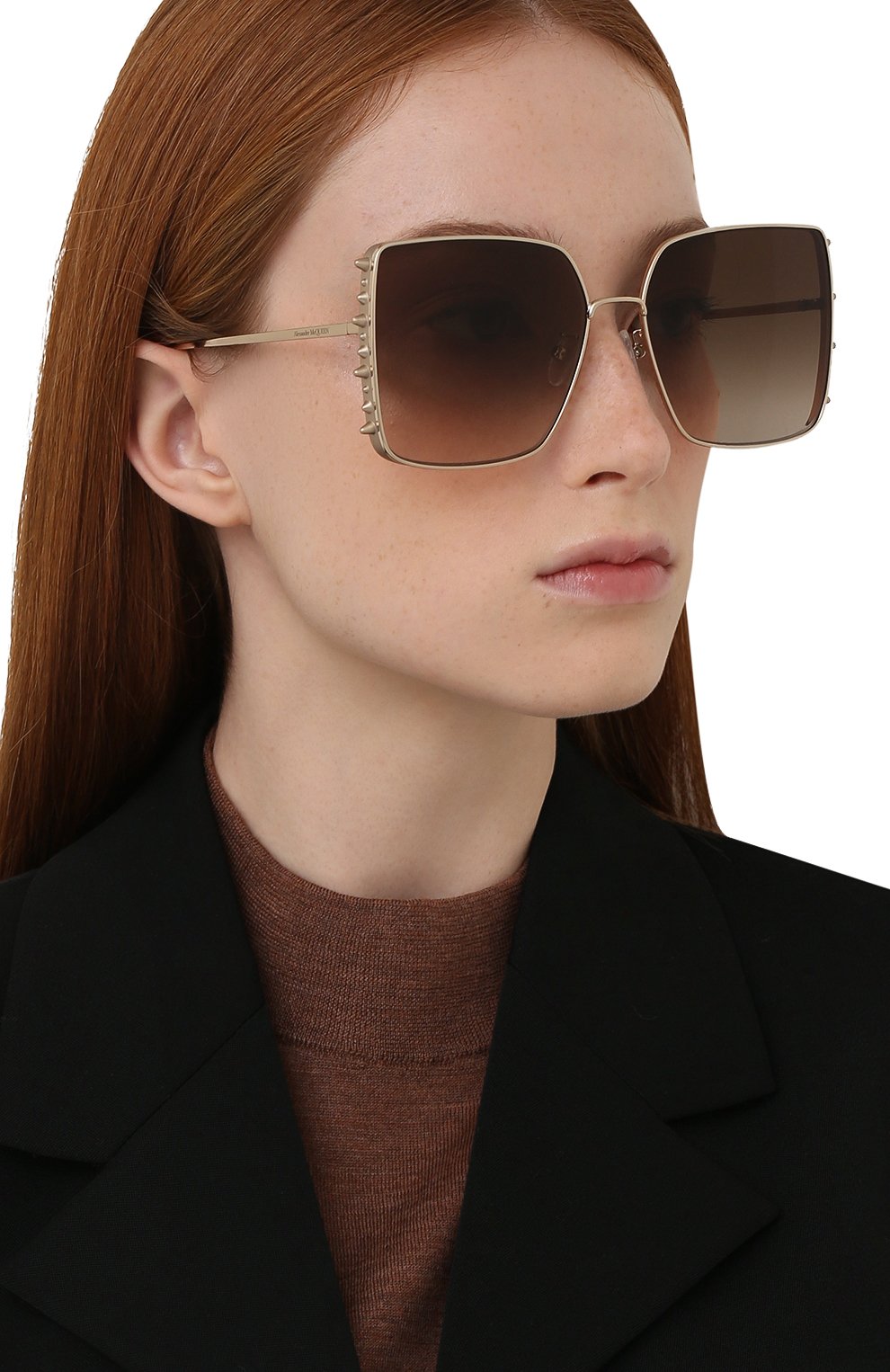 Женские солнцезащитные очки ALEXANDER MCQUEEN коричневого  цвета, арт. AM0309S 002 | Фото 2 (Тип очков: С/з; Материал: Металл; Очки форма: Квадратные; Оптика Гендер: оптика-женское)