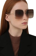 Женские солнцезащитные очки ALEXANDER MCQUEEN коричневого цвета, арт. AM0309S 002 | Фото 2 (Тип очков: С/з; Материал: Металл; Очки форма: Квадратные; Оптика Гендер: оптика-женское)
