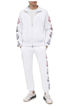 Мужской хлопковая толстовка MONCLER белого цвета по цене 73500 руб., арт. G2-091-8G000-47-899FL | Фото 2 Мужской хлопковая толстовка MONCLER белого цвета, арт. G2-091-8G000-47-899FL | Фото 2 (Материал внешний: Хлопок; Мужское Кросс-КТ: Толстовка-одежда; Стили: Спорт-шик; Длина (для топов): Стандартные; Рукава: Длинные)