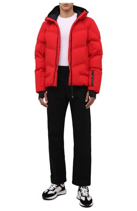 Мужская пуховая куртка glostery MONCLER GRENOBLE красного цвета по цене 141500 руб., арт. G2-097-1A000-04-5399D | Фото 2 Мужская пуховая куртка glostery MONCLER GRENOBLE красного цвета, арт. G2-097-1A000-04-5399D | Фото 2 (Материал подклада: Синтетический материал; Материал утеплителя: Пух и перо; Материал внешний: Синтетический материал; Рукава: Длинные; Длина (верхняя одежда): Короткие; Кросс-КТ: Куртка, другое; Стили: Спорт-шик; Мужское Кросс-КТ: пуховик-короткий)