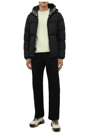 Мужская пуховая куртка montcla MONCLER черного цвета по цене 127900 руб., арт. G2-091-1A001-44-C0300 | Фото 2 Мужская пуховая куртка montcla MONCLER черного цвета, арт. G2-091-1A001-44-C0300 | Фото 2 (Материал внешний: Синтетический материал; Материал подклада: Синтетический материал; Материал утеплителя: Пух и перо; Кросс-КТ: Куртка; Стили: Гранж; Длина (верхняя одежда): Короткие; Мужское Кросс-КТ: пуховик-короткий; Рукава: Длинные)