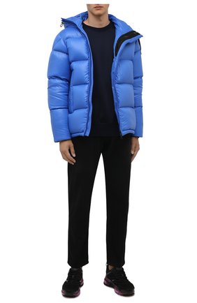 Мужская пуховик guitry MONCLER голубого цвета по цене 125200 руб., арт. G2-091-1A001-37-68950 | Фото 2 Мужская пуховик guitry MONCLER голубого цвета, арт. G2-091-1A001-37-68950 | Фото 2 (Материал внешний: Синтетический материал; Материал утеплителя: Пух и перо; Материал подклада: Синтетический материал; Кросс-КТ: Куртка; Стили: Спорт-шик; Длина (верхняя одежда): Короткие; Мужское Кросс-КТ: пуховик-короткий; Рукава: Длинные)