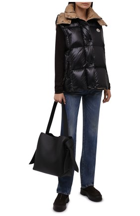Женский пуховый жилет luzule MONCLER черного цвета по цене 101800 руб., арт. G2-093-1A000-99-68950 | Фото 2 Женский пуховый жилет luzule MONCLER черного цвета, арт. G2-093-1A000-99-68950 | Фото 2 (Материал утеплителя: Пух и перо; Материал внешний: Синтетический материал; Материал подклада: Синтетический материал; Стили: Спорт-шик; Длина (верхняя одежда): Короткие)