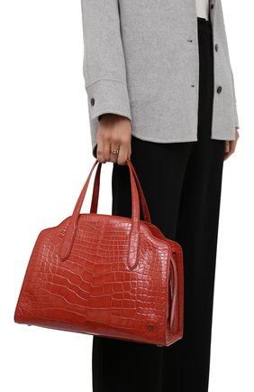 Женская сумка sesia large из кожи аллигатора LORO PIANA оранжевого цвета по цене 3280000 руб., арт. FAL6770/AMIS | Фото 2 Женская сумка sesia large из кожи аллигатора LORO PIANA оранжевого цвета, арт. FAL6770/AMIS | Фото 2 (Ремень/цепочка: На ремешке; Размер: large; Сумки-технические: Сумки top-handle)