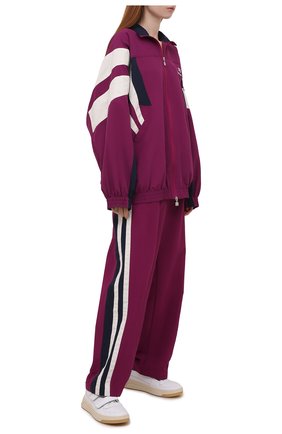 Женские брюки BALENCIAGA фуксия цвета по цене 82600 руб., арт. 675483/TK048 | Фото 2 Женские брюки BALENCIAGA фуксия цвета, арт. 675483/TK048 | Фото 2 (Материал подклада: Хлопок, Вискоза; Длина (брюки, джинсы): Удлиненные; Материал внешний: Синтетический материал; Стили: Спорт-шик; Женское Кросс-КТ: Брюки-одежда; Силуэт Ж (брюки и джинсы): Широкие)