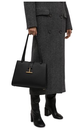 Женская сумка tara medium TOM FORD черного цвета по цене 138500 руб., арт. L1342T-LCL095 | Фото 2 Женская сумка tara medium TOM FORD черного цвета, арт. L1342T-LCL095 | Фото 2 (Размер: medium; Материал: Натуральная кожа; Сумки-технические: Сумки top-handle)