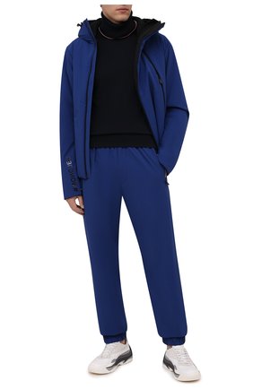 Мужские джоггеры MONCLER GRENOBLE темно-синего цвета по цене 51700 руб., арт. G2-097-2A000-04-5399D | Фото 2 Мужские джоггеры MONCLER GRENOBLE темно-синего цвета, арт. G2-097-2A000-04-5399D | Фото 2 (Длина (брюки, джинсы): Стандартные; Материал подклада: Синтетический материал; Материал внешний: Синтетический материал; Силуэт М (брюки): Джоггеры; Стили: Спорт-шик)