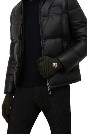 Мужские шерстяные перчатки MONCLER хаки цвета по цене 16900 руб., арт. G2-091-3A000-03-A9342 | Фото 2 Мужские шерстяные перчатки MONCLER хаки цвета, арт. G2-091-3A000-03-A9342 | Фото 2 (Материал: Шерсть; Кросс-КТ: Трикотаж)