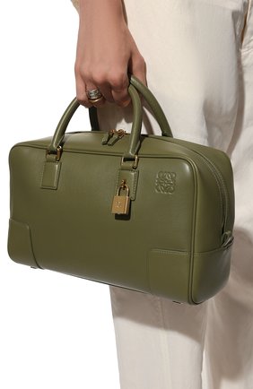 Женская сумка amazona 28 LOEWE темно-зеленого цвета по цене 209000 руб., арт. A039N08X01 | Фото 2 Женская сумка amazona 28 LOEWE темно-зеленого цвета, арт. A039N08X01 | Фото 2 (Материал: Натуральная кожа; Размер: medium; Сумки-технические: Сумки top-handle; Ремень/цепочка: На ремешке)