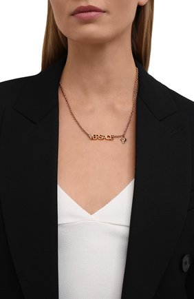 Женское колье VERSACE золотого цвета по цене 29750 руб., арт. 1002579/1A00620 | Фото 2 Женское колье VERSACE золотого цвета, арт. 1002579/1A00620 | Фото 2 (Материал: Металл)