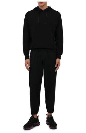 Мужские шерстяные джоггеры YOHJI YAMAMOTO черного цвета по цене 71900 руб., арт. HX-P02-140 | Фото 2 Мужские шерстяные джоггеры YOHJI YAMAMOTO черного цвета, арт. HX-P02-140 | Фото 2 (Материал внешний: Шерсть; Длина (брюки, джинсы): Стандартные; Силуэт М (брюки): Джоггеры; Стили: Минимализм)