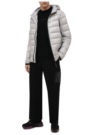 Мужская пуховая куртка crofton CANADA GOOSE светло-серого цвета по цене 62650 руб., арт. 2227M | Фото 2 Мужская пуховая куртка crofton CANADA GOOSE светло-серого цвета, арт. 2227M | Фото 2 (Материал подклада: Синтетический материал; Материал внешний: Синтетический материал; Материал утеплителя: Пух и перо; Кросс-КТ: Куртка; Мужское Кросс-КТ: пуховик-короткий; Длина (верхняя одежда): Короткие; Стили: Спорт-шик; Рукава: Длинные)
