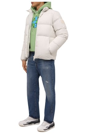 Мужская пуховая куртка akishima 2 moncler 1952 MONCLER GENIUS кремвого цвета по цене 99500 руб., арт. G2-092-1A000-02-54A81 | Фото 2 Мужская пуховая куртка akishima 2 moncler 1952 MONCLER GENIUS кремвого цвета, арт. G2-092-1A000-02-54A81 | Фото 2 (Рукава: Длинные; Материал внешний: Синтетический материал; Материал утеплителя: Пух и перо; Длина (верхняя одежда): Короткие; Материал подклада: Синтетический материал; Кросс-КТ: Куртка; Мужское Кросс-КТ: пуховик-короткий; Стили: Кэжуэл)