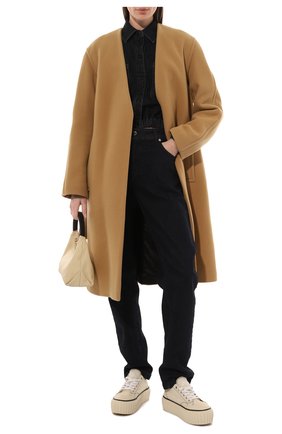 Женское шерстяное пальто DRIES VAN NOTEN бежевого цвета по цене 129500 руб., арт. 212-010280-3271 | Фото 2 Женское шерстяное пальто DRIES VAN NOTEN бежевого цвета, арт. 212-010280-3271 | Фото 2 (Рукава: Длинные; Материал внешний: Шерсть; Материал подклада: Хлопок; Длина (верхняя одежда): До колена; 1-2-бортные: Однобортные; Стили: Кэжуэл)