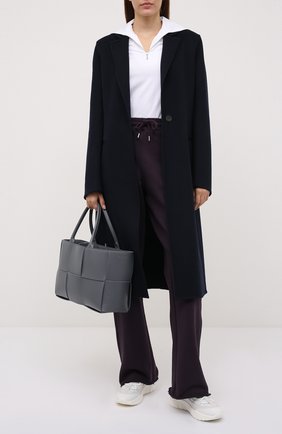 Женские хлопковые брюки DRIES VAN NOTEN фиолетового цвета по цене 32350 руб., арт. 212-011122-3612 | Фото 2 Женские хлопковые брюки DRIES VAN NOTEN фиолетового цвета, арт. 212-011122-3612 | Фото 2 (Длина (брюки, джинсы): Удлиненные; Материал внешний: Хлопок; Женское Кросс-КТ: Брюки-одежда; Стили: Спорт-шик; Силуэт Ж (брюки и джинсы): Прямые)