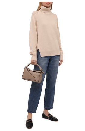 Женские джинсы VICTORIA BECKHAM синего цвета по цене 37450 руб., арт. 1521DJE002985A | Фото 2 Женские джинсы VICTORIA BECKHAM синего цвета, арт. 1521DJE002985A | Фото 2 (Материал внешний: Хлопок; Длина (брюки, джинсы): Стандартные; Стили: Кэжуэл; Кросс-КТ: Деним; Силуэт Ж (брюки и джинсы): Прямые)