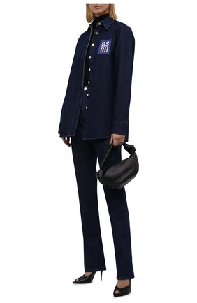 Женская джинсовая рубашка RAF SIMONS темно-синего цвета по цене 55200 руб., арт. 212-W242-10031 | Фото 2 Женская джинсовая рубашка RAF SIMONS темно-синего цвета, арт. 212-W242-10031 | Фото 2 (Рукава: Длинные; Длина (для топов): Удлиненные; Материал внешний: Хлопок; Стили: Кэжуэл; Кросс-КТ: Деним; Принт: С принтом; Женское Кросс-КТ: Рубашка-одежда)