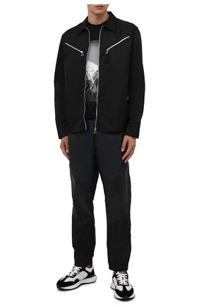 Мужские джоггеры 2 moncler 1952 MONCLER GENIUS черного цвета по цене 45200 руб., арт. G2-092-2A000-09-54A81 | Фото 2 Мужские джоггеры 2 moncler 1952 MONCLER GENIUS черного цвета, арт. G2-092-2A000-09-54A81 | Фото 2 (Материал внешний: Синтетический материал; Материал подклада: Синтетический материал; Длина (брюки, джинсы): Стандартные; Силуэт М (брюки): Джоггеры; Стили: Спорт-шик)