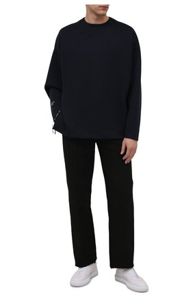 Мужской свитшот 4 moncler hyke MONCLER GENIUS темно-синего цвета по цене 64950 руб., арт. G2-09K-8G000-06-899GA | Фото 2 Мужской свитшот 4 moncler hyke MONCLER GENIUS темно-синего цвета, арт. G2-09K-8G000-06-899GA | Фото 2 (Длина (для топов): Удлиненные; Материал внешний: Вискоза, Синтетический материал; Рукава: Длинные; Мужское Кросс-КТ: свитшот-одежда; Стили: Минимализм; Принт: Без принта)