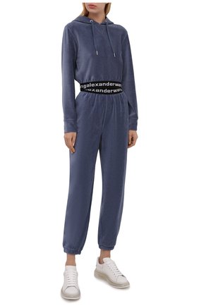 Женские джоггеры ALEXANDERWANG.T тёмно-голубого цвета по цене 29950 руб., арт. 4CC1204024 | Фото 2 Женские джоггеры ALEXANDERWANG.T тёмно-голубого цвета, арт. 4CC1204024 | Фото 2 (Материал внешний: Синтетический материал, Хлопок; Стили: Спорт-шик; Женское Кросс-КТ: Джоггеры - брюки; Силуэт Ж (брюки и джинсы): Джоггеры; Длина (брюки, джинсы): Стандартные)