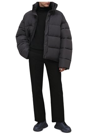 Мужская утепленная куртка BALENCIAGA серого цвета по цене 187500 руб., арт. 642228/TYD36 | Фото 2 Мужская утепленная куртка BALENCIAGA серого цвета, арт. 642228/TYD36 | Фото 2 (Материал подклада: Синтетический материал; Материал внешний: Вискоза, Синтетический материал; Рукава: Длинные; Длина (верхняя одежда): Короткие; Кросс-КТ: Куртка; Мужское Кросс-КТ: пуховик-короткий; Стили: Минимализм)